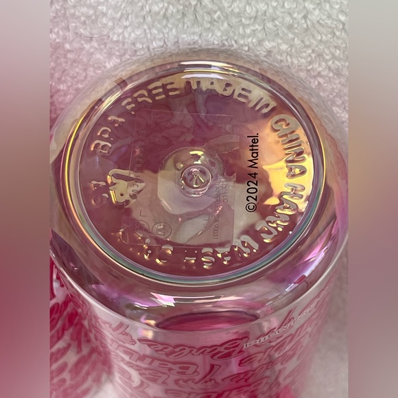 Get 2 NWT Barbie Pink 32 oz reusable water bottles. Includes Malibu Key Chains - Picture 5 of 7